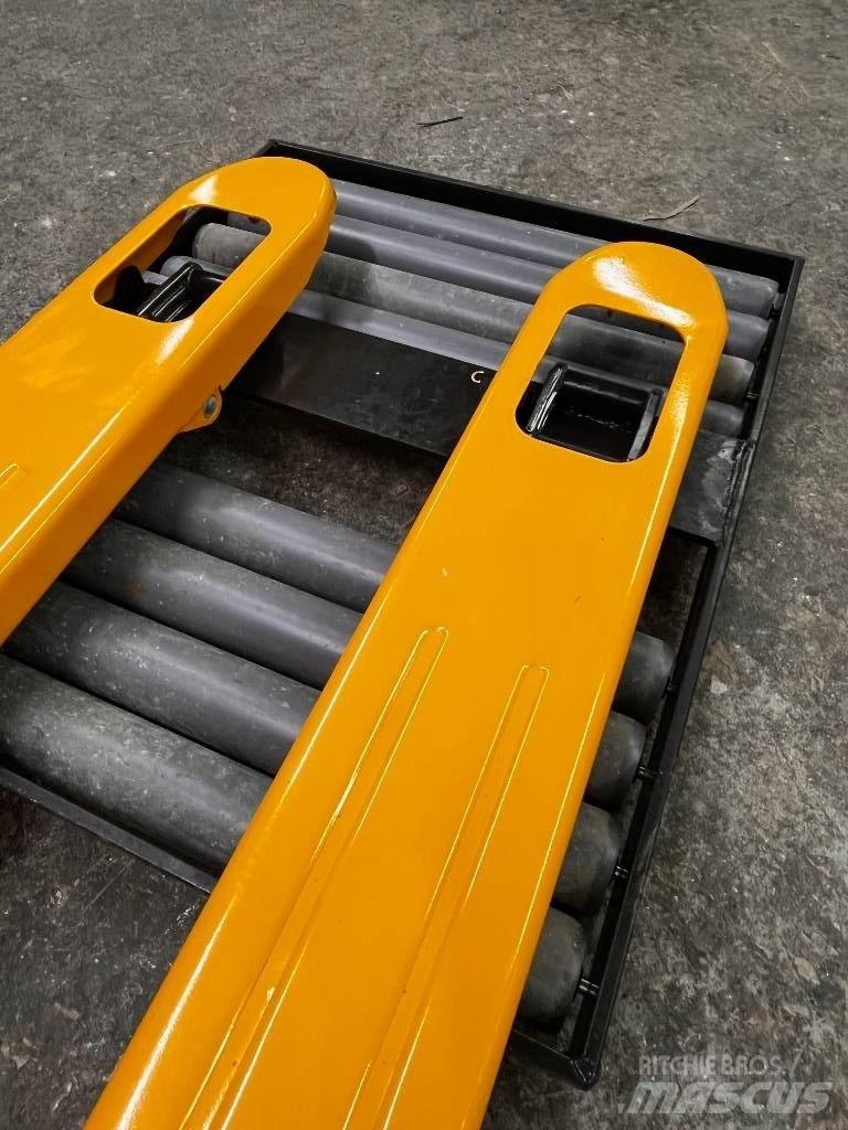  ROČNI VILIČAR Empilhadores todo-terreno