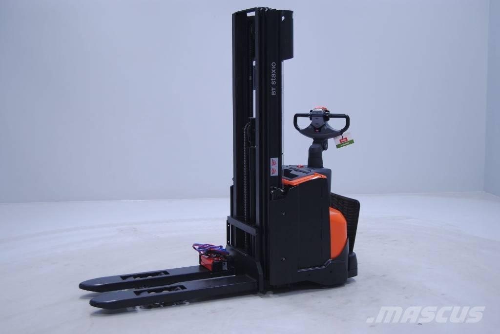 Toyota SWE120L Empilhador para operador externo