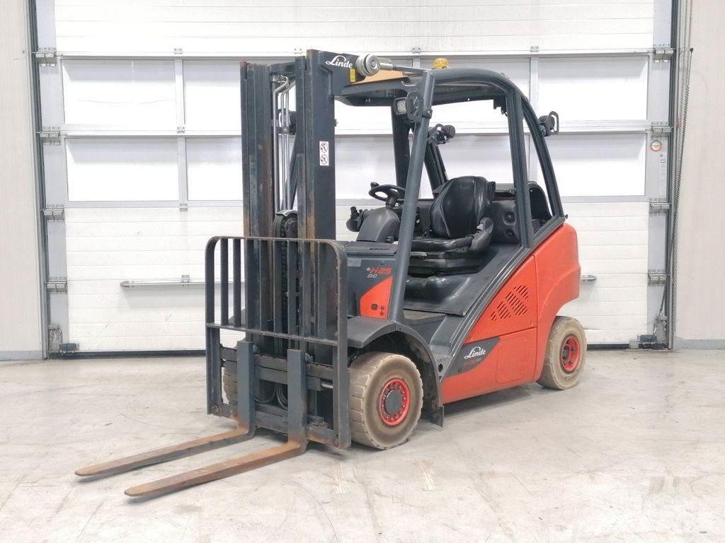 Linde H25T-02 Empilhadores a gás