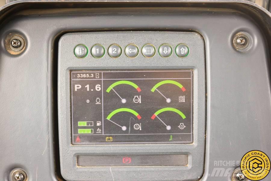 DEERE 750K XLT Dozers - Tratores rastos