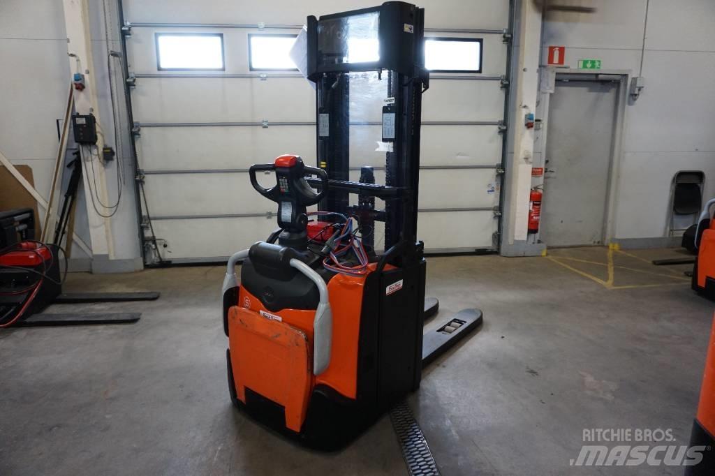 Toyota SPE120L Empilhador para operador externo
