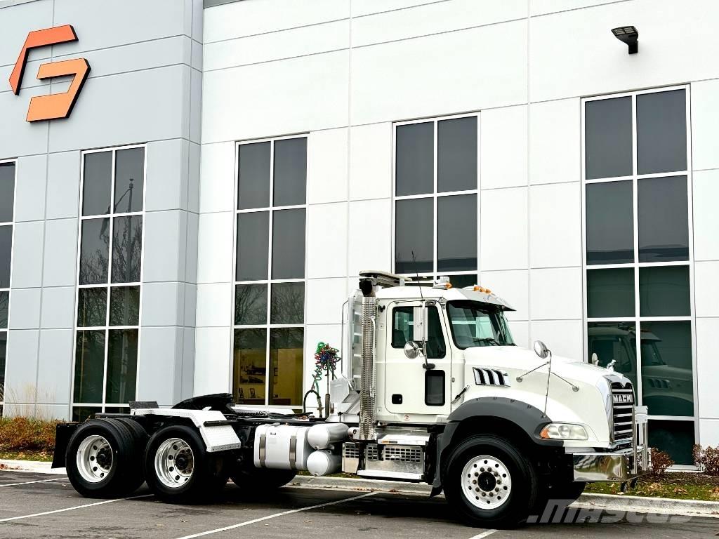 Mack GU813 Tractores (camiões)