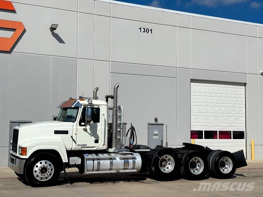 Mack CHU 613 Tractores (camiões)