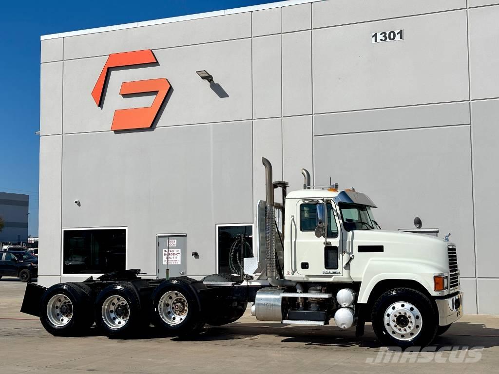Mack CHU 613 Tractores (camiões)