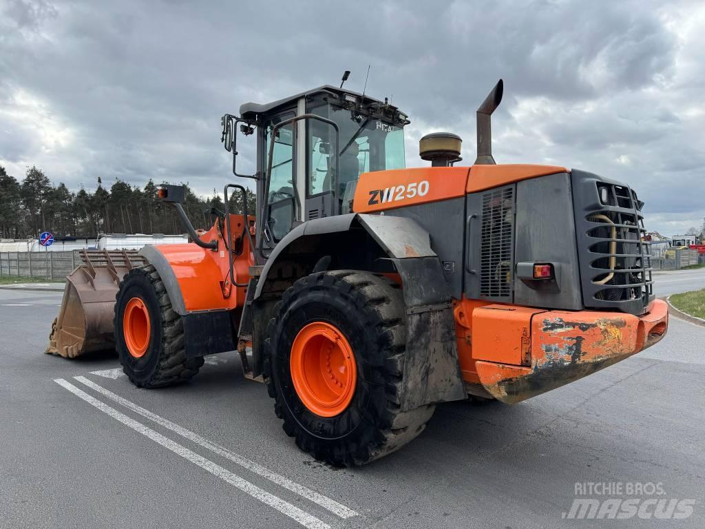 Hitachi ZW 250 Pás carregadoras de rodas