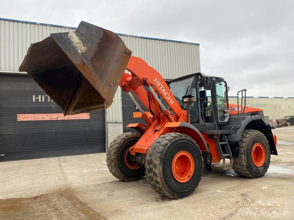 Hitachi ZW 250 Pás carregadoras de rodas