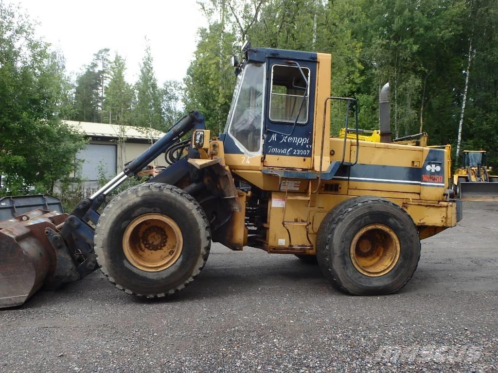 Komatsu WA 250-1 Pás carregadoras de rodas