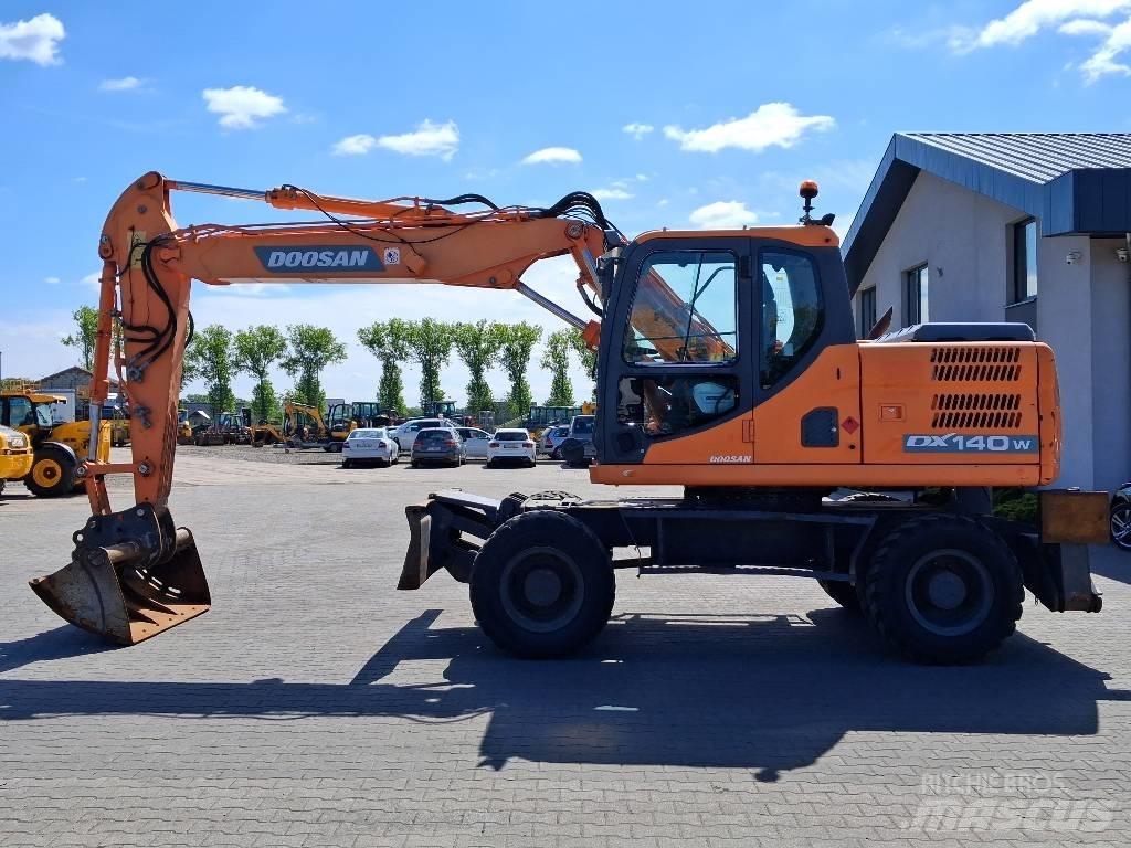 Doosan DX 140 W-3 Escavadoras de rodas