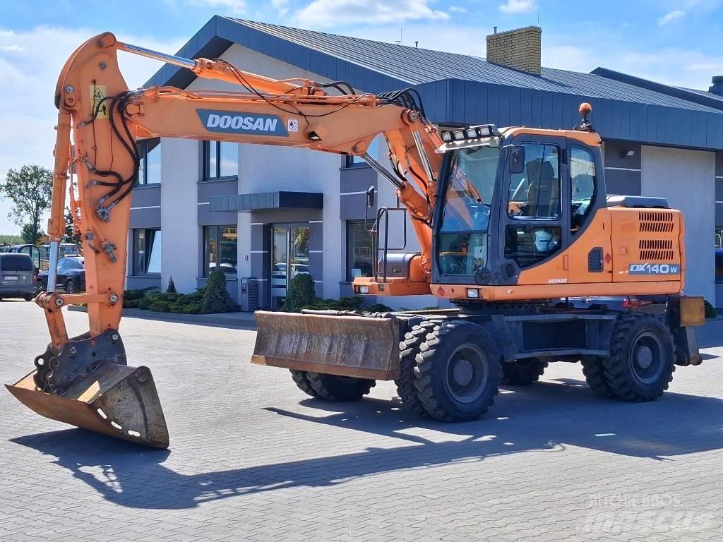 Doosan DX 140 W-3 Escavadoras de rodas