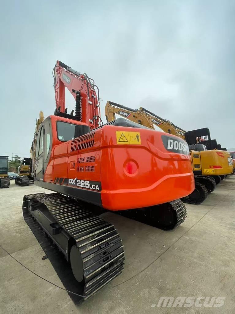 Doosan DX 225 LC Escavadoras de rastos