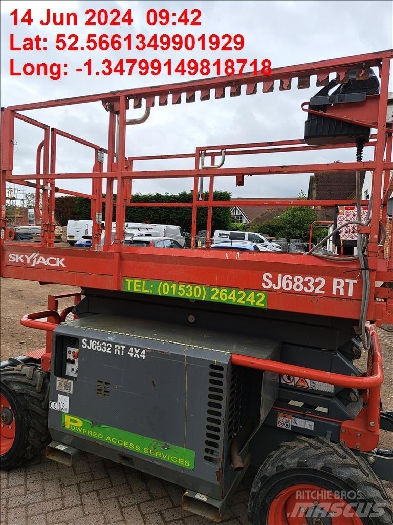 SkyJack SJ 6832 RT Elevadores de tesoura