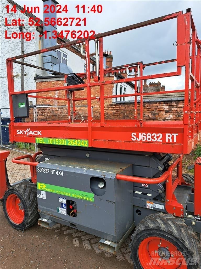 SkyJack SJ 6832 RT Elevadores de tesoura