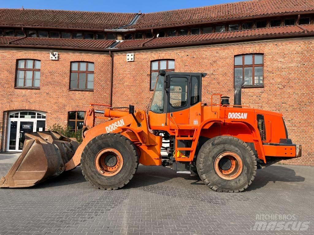 Doosan DL 300 Pás carregadoras de rodas