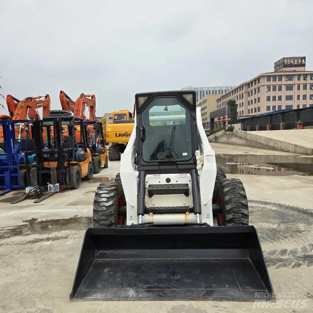 Bobcat S 300 Carregadoras de direcção deslizante