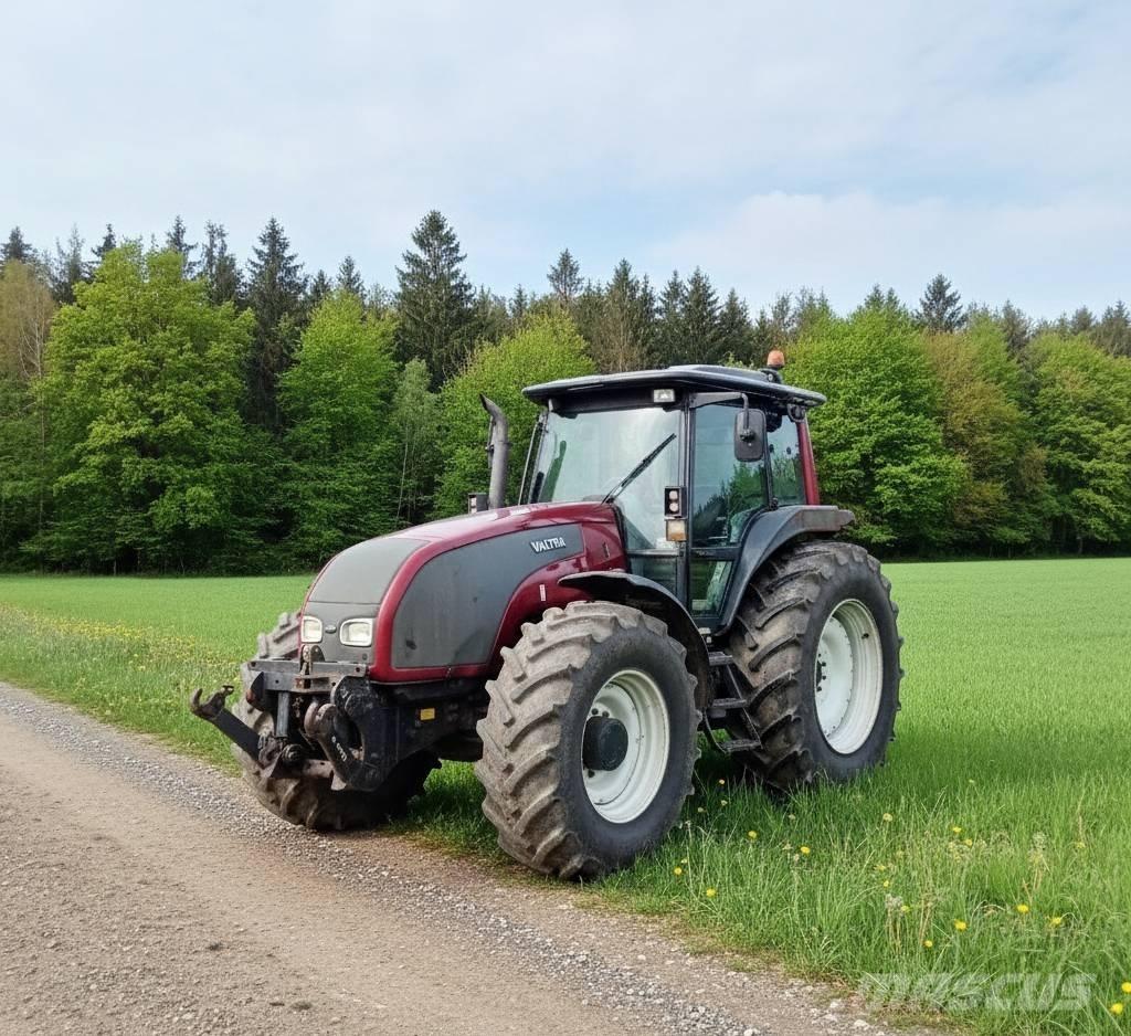 Valtra T 170 Tratores Agrícolas usados
