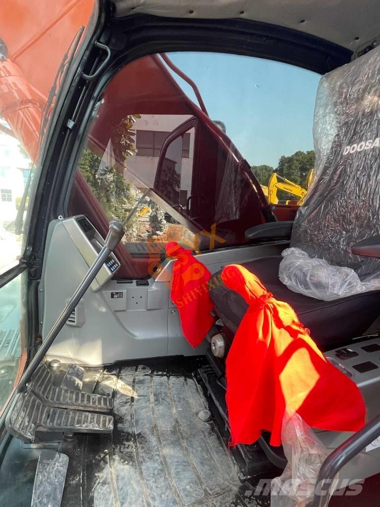 Doosan DX 225 LC Escavadoras de rastos