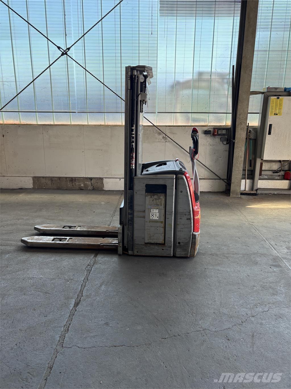 Still EXV 16 Self propelled stackers