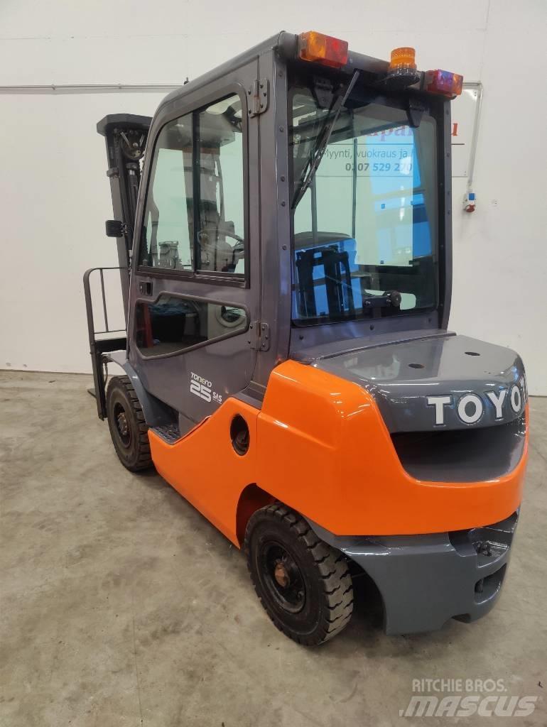 Toyota 02-8 FDF25 Empilhadores Diesel