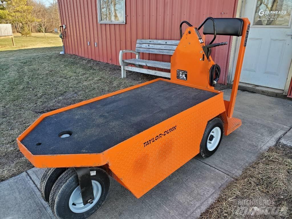 Taylor-Dunn SC100 Tractores de reboque