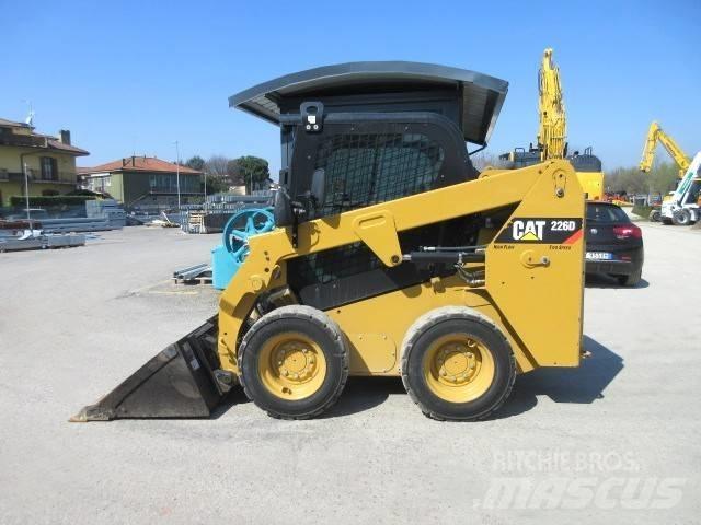 CAT 226 D Carregadoras de direcção deslizante