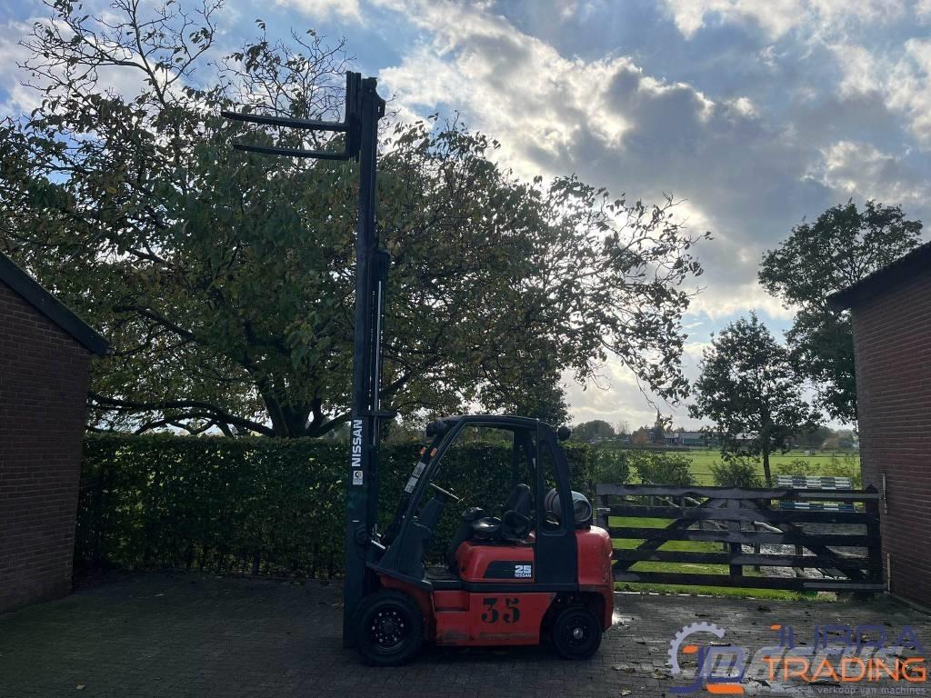 Nissan UD02A25PQ Empilhadores a gás