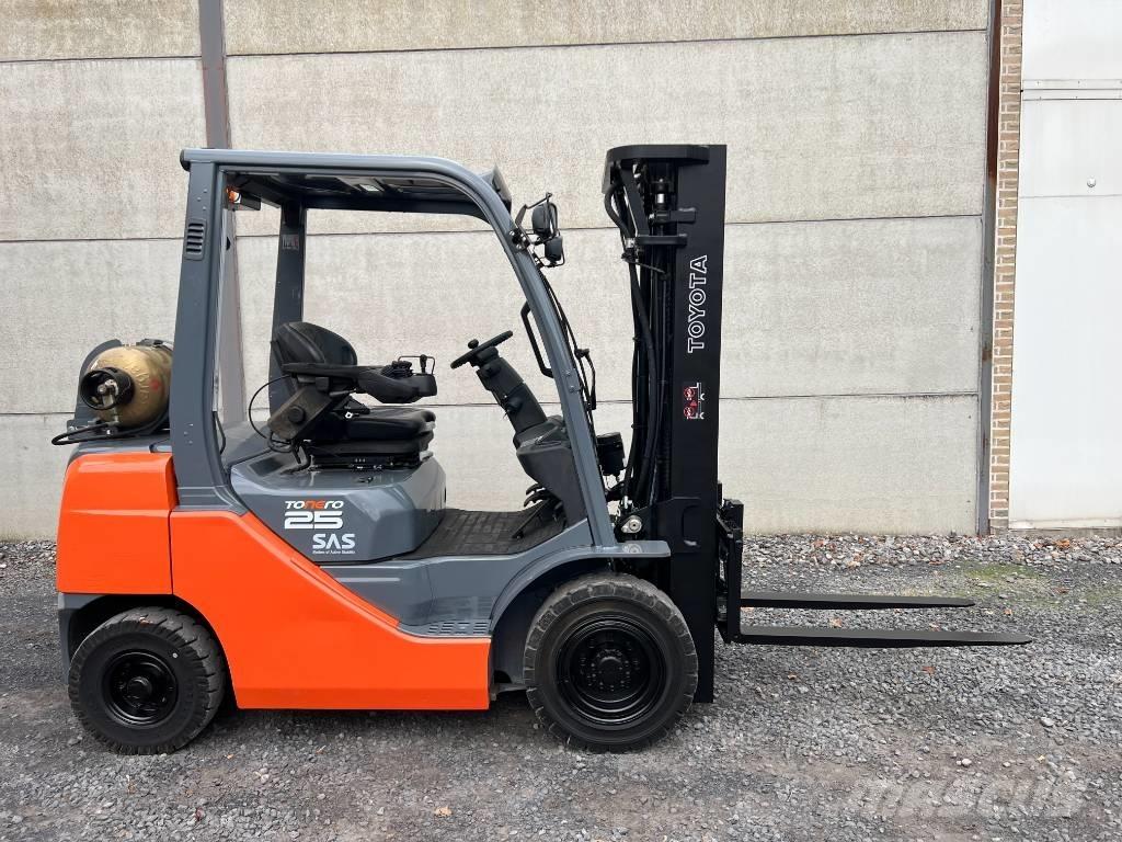 Toyota 02-8FGF25 Empilhadores a gás