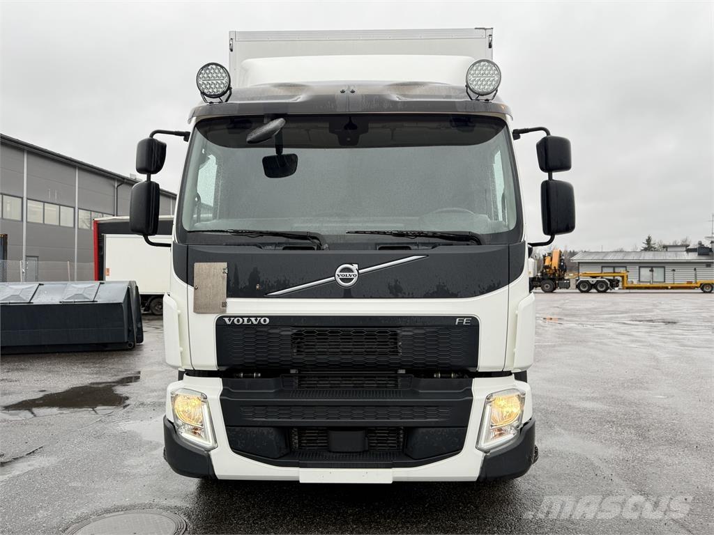 Volvo FE320 4X2 Camiões de caixa fechada
