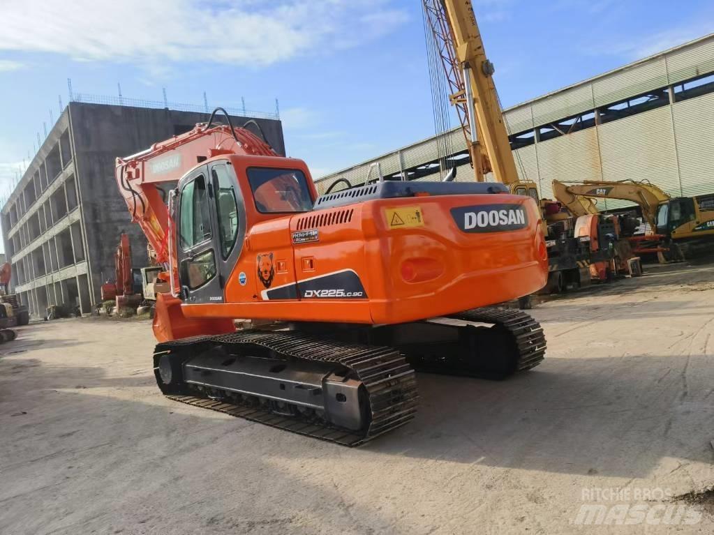 Doosan DX 225 Escavadoras de rastos