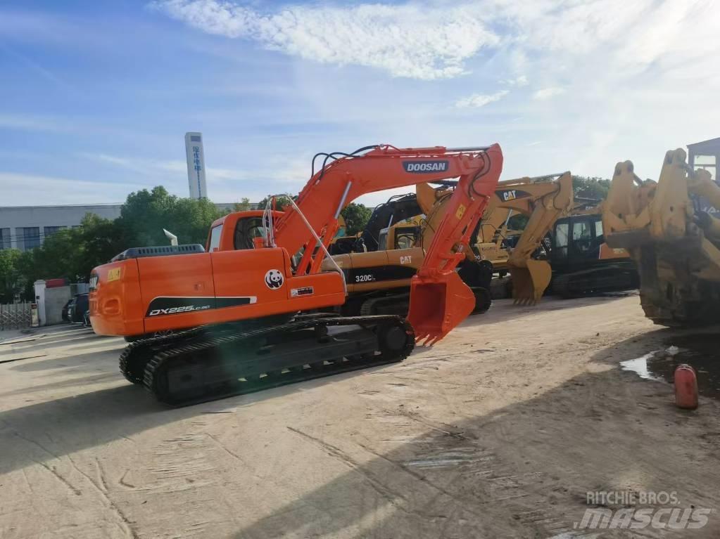 Doosan DX 225 Escavadoras de rastos