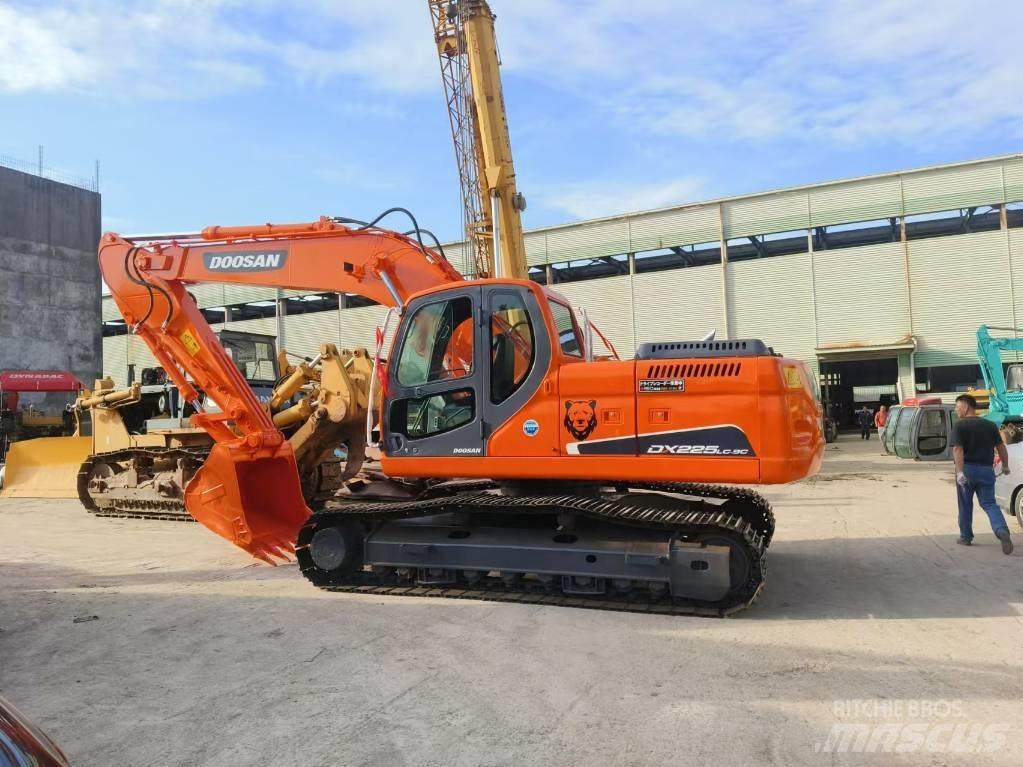 Doosan DX 225 Escavadoras de rastos