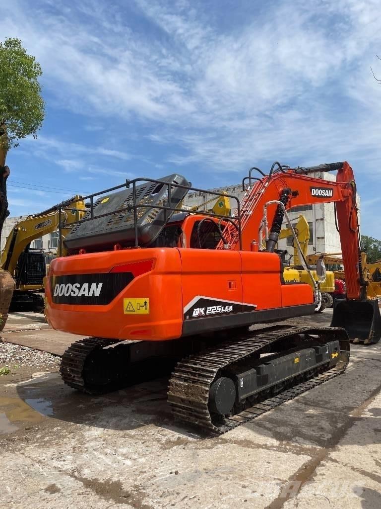 Doosan DX 225 Escavadoras Midi 7t - 12t