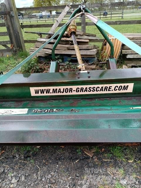 Major 8400 TOPPER Gadanheiras e cortadores de folhas para pastos