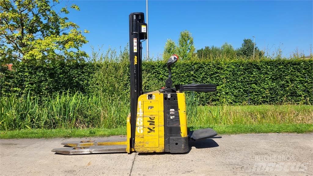 Yale MS15X 2017 Empilhador para operador externo