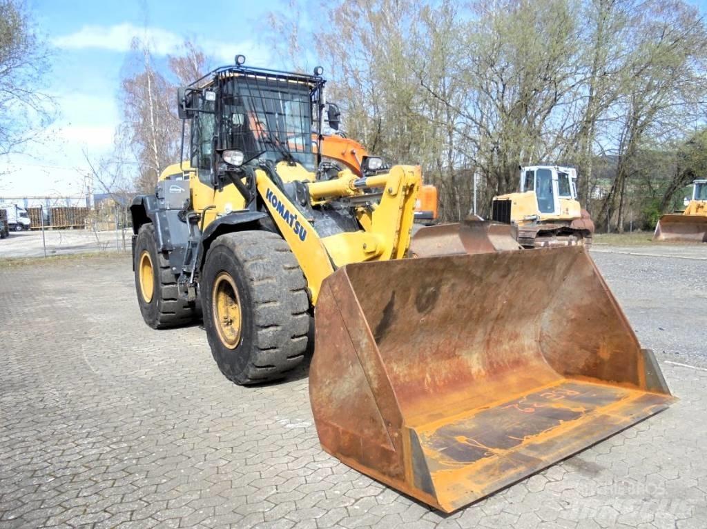 Komatsu WA 270-7 Pás carregadoras de rodas