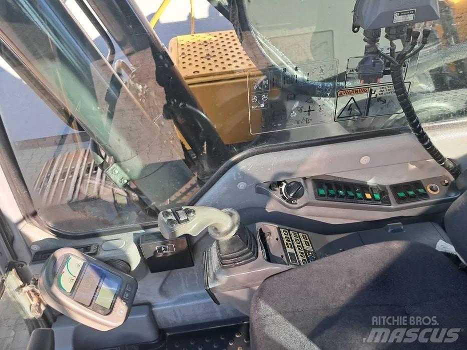 Volvo EC 240 B LC Escavadoras de rastos