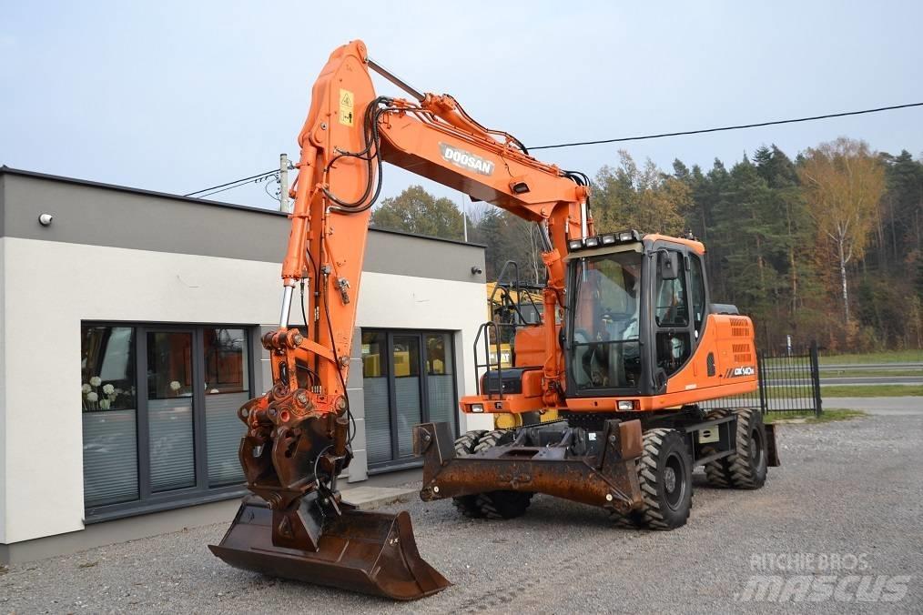 Doosan DX 140 W Escavadoras de rodas