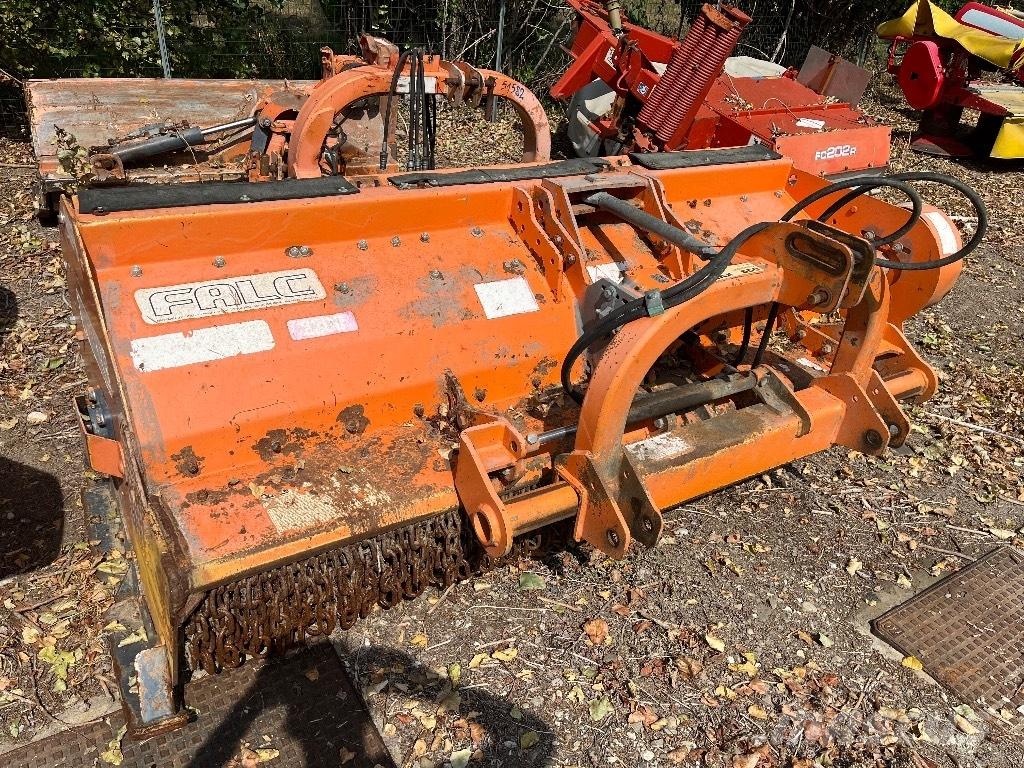 Falc AGILA 2300 Gadanheiras e cortadores de folhas para pastos