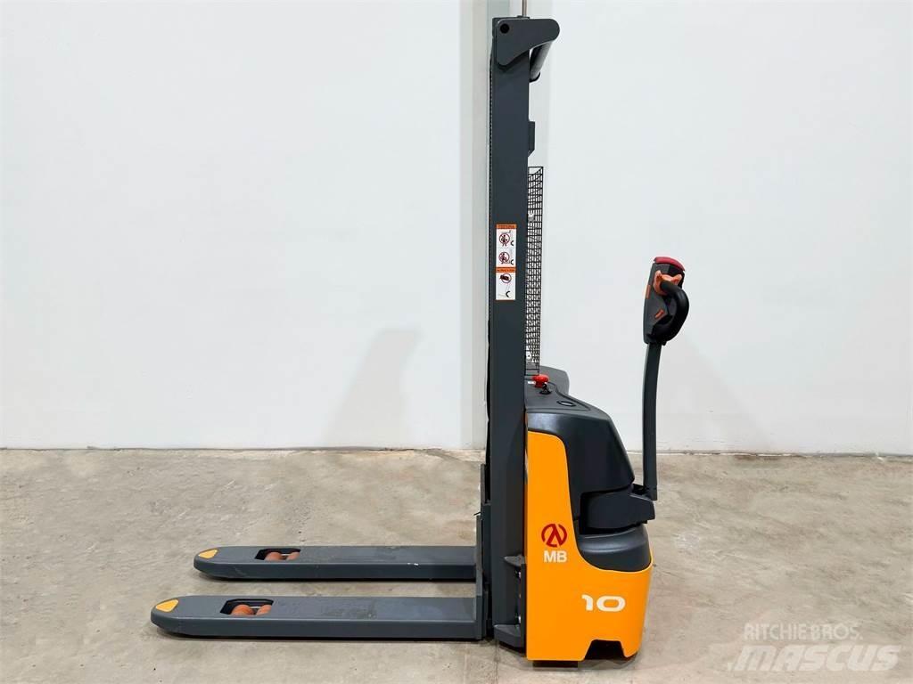 XEA 10 2S300 Empilhador para operador externo