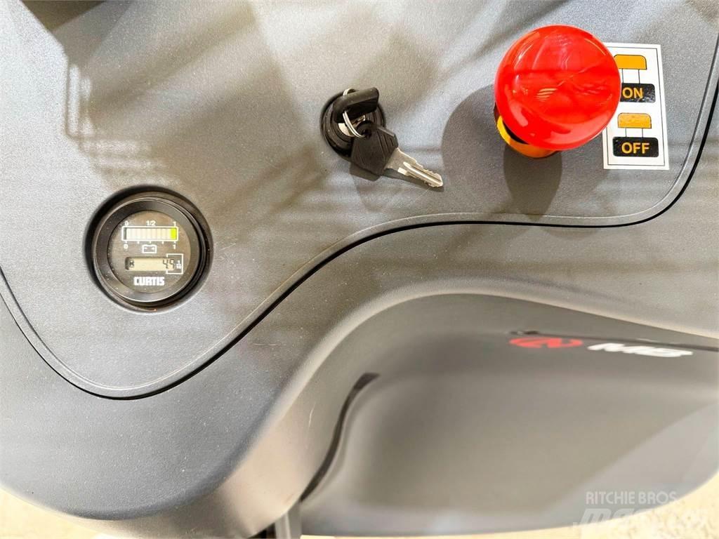 XEA 10 2S300 Empilhador para operador externo