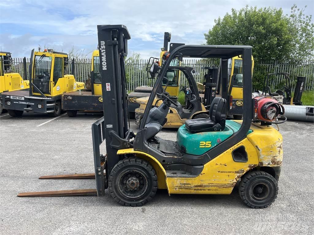 Komatsu FG25HT-16R Empilhadores a gás