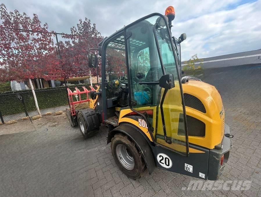 Mustang AL 506 Cab Carregadora multifunções