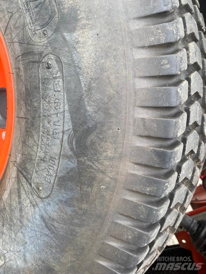 Kubota ST 401-C Tractores compactos