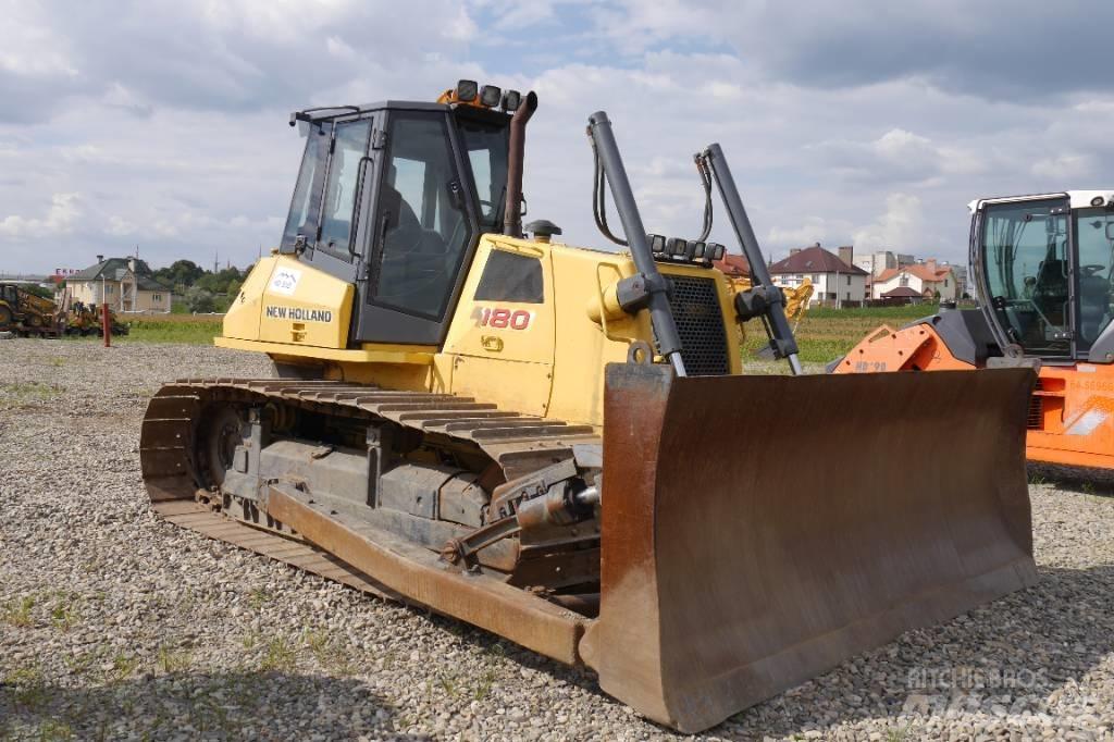 New Holland D 180 Dozers - Tratores rastos