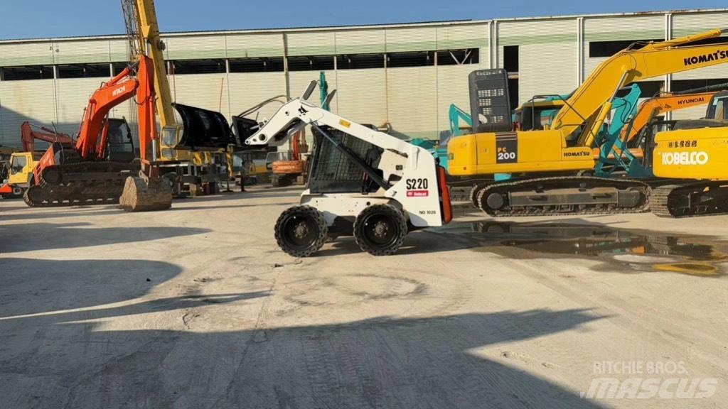 Bobcat S 220 Carregadoras de direcção deslizante