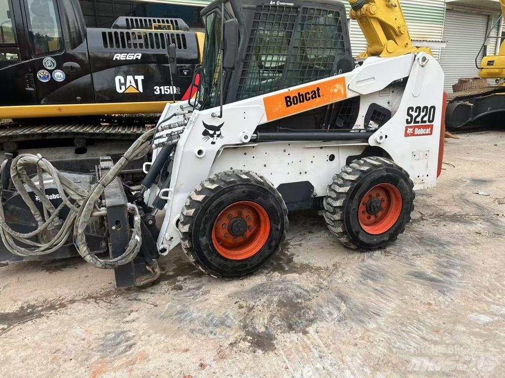 Bobcat S 220 Carregadoras de direcção deslizante