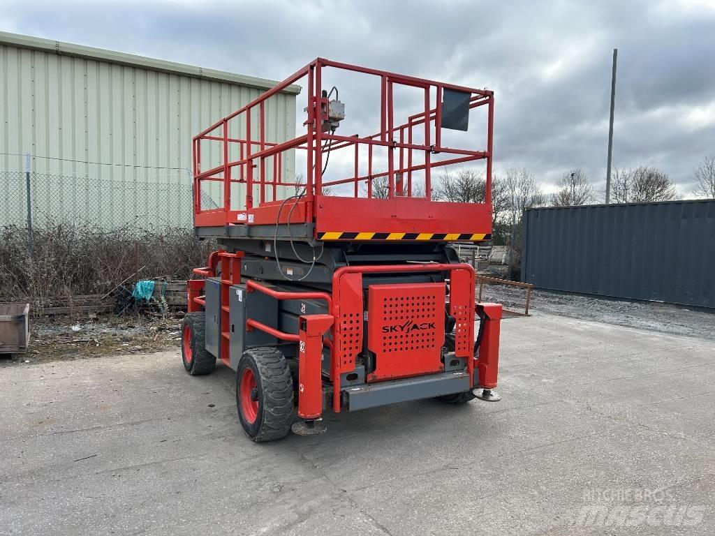 SkyJack SJ 8841 RT Elevadores de tesoura