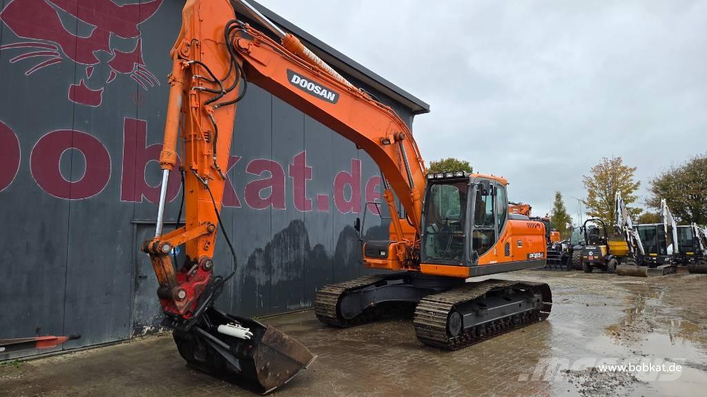 Doosan DX 225 LC Escavadoras de rastos