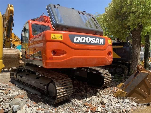 Doosan DX 225 LC Escavadoras de rastos