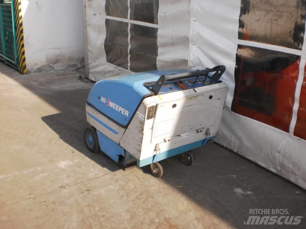 Toyota 4QBW9     V-1769 Espaços verdes - Outros
