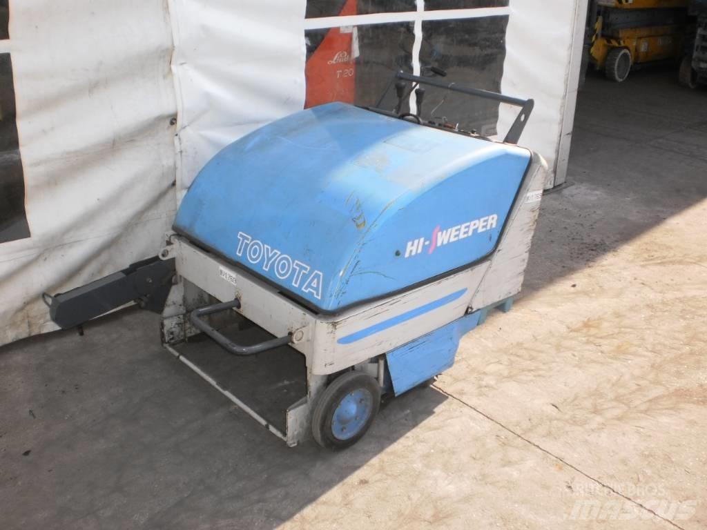 Toyota 4QBW9     V-1769 Espaços verdes - Outros
